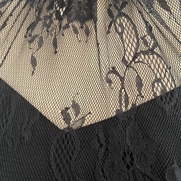 ELEGANT NEW WITH TAG BROADWAY TOP SIZE M🛍 - Picture 4 of 11